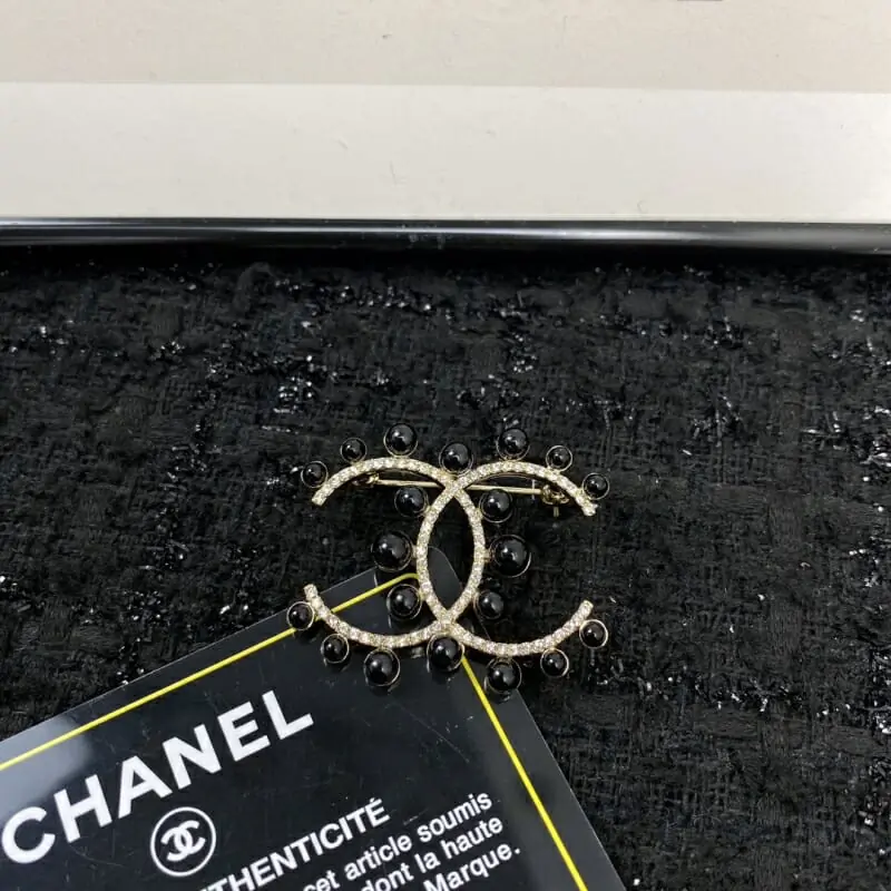 chanel brooches pour femme s_12147053